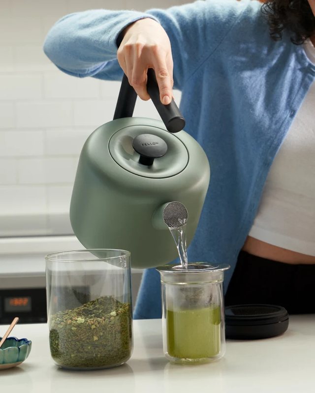 Tea kettle pouring into a steeper